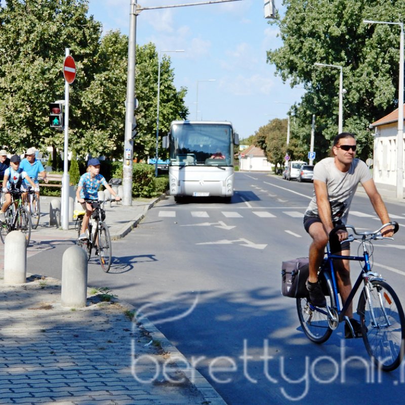 Kerékpártúra az autópályán 42